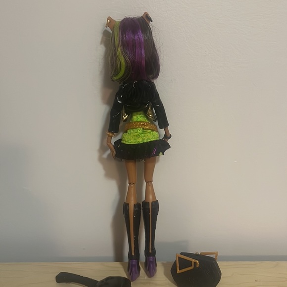 Monster High New Scaremester Clawdeen Wolf Doll - Picture 9 of 9